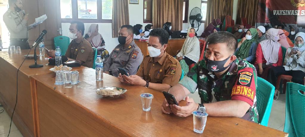 Wakili Kapolres Kampar, Kabag Ops Tinjau Vaksinasi Massal dan Zoom Meeting dengan Kapolri