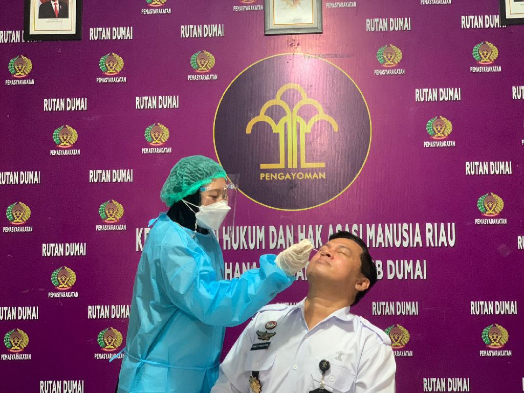 Tanpa Terkecuali, Petugas Rutan Kelas IIB Dumai Lakukan Rapid Antigen 