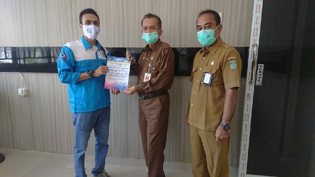 DPC Serikat Pekerja Nasional Beri Parsel dan Petisi Kepada Disnakertrans Dumai 