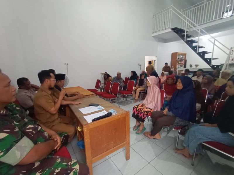 Kades Pasir Kemilu Dedy Roni Salurkan BLT kepada 40 KPM