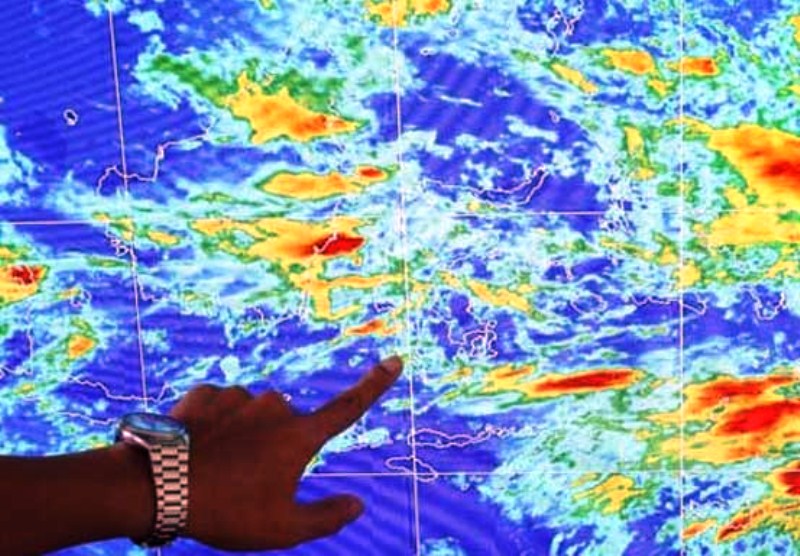 Waspada, Hujan Lebat Disertai Petir akan Mengguyur Riau pada Sore dan Malam