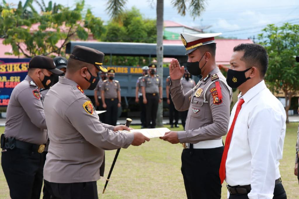 Kapolres Kampar Pimpin Upacara Kenaikan Personil Periode 1 Januari 2022 