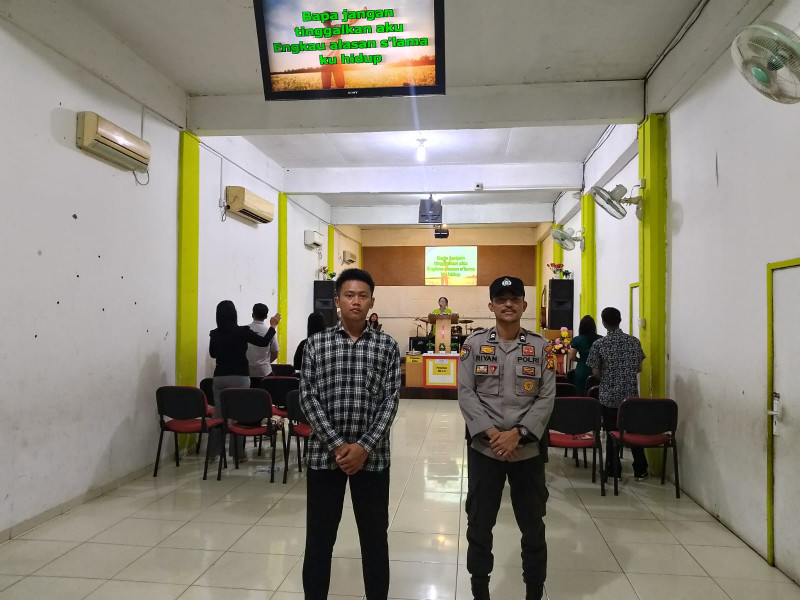 Berikan Rasa Nyaman, Polsek Kateman Lakukan Pengamanan Ibadah Kebaktian Minggu di Rumah Ibadah HKBP