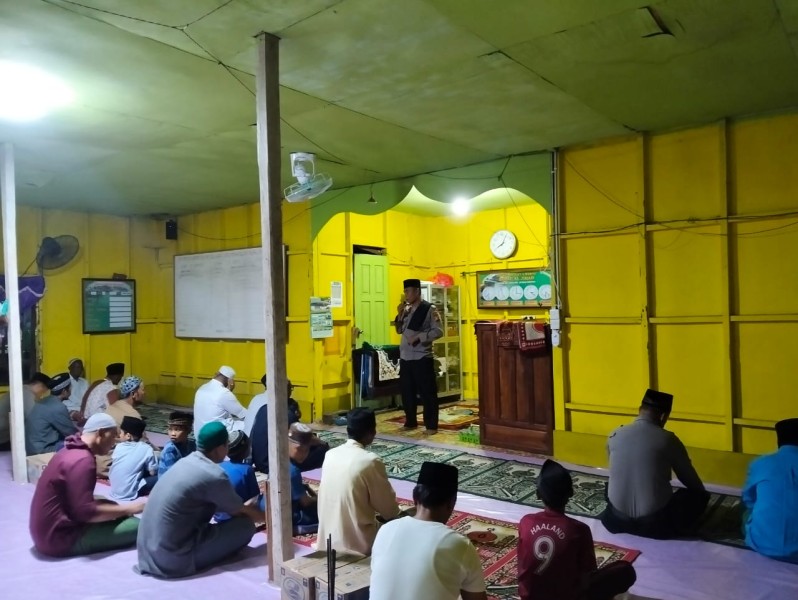 Kapolsek Kateman Safari Ramadhan ke Parit 5 Kampung Nelayan: Ajak Warga Amalkan Al-Qur’an dan Jaga Kamtibmas