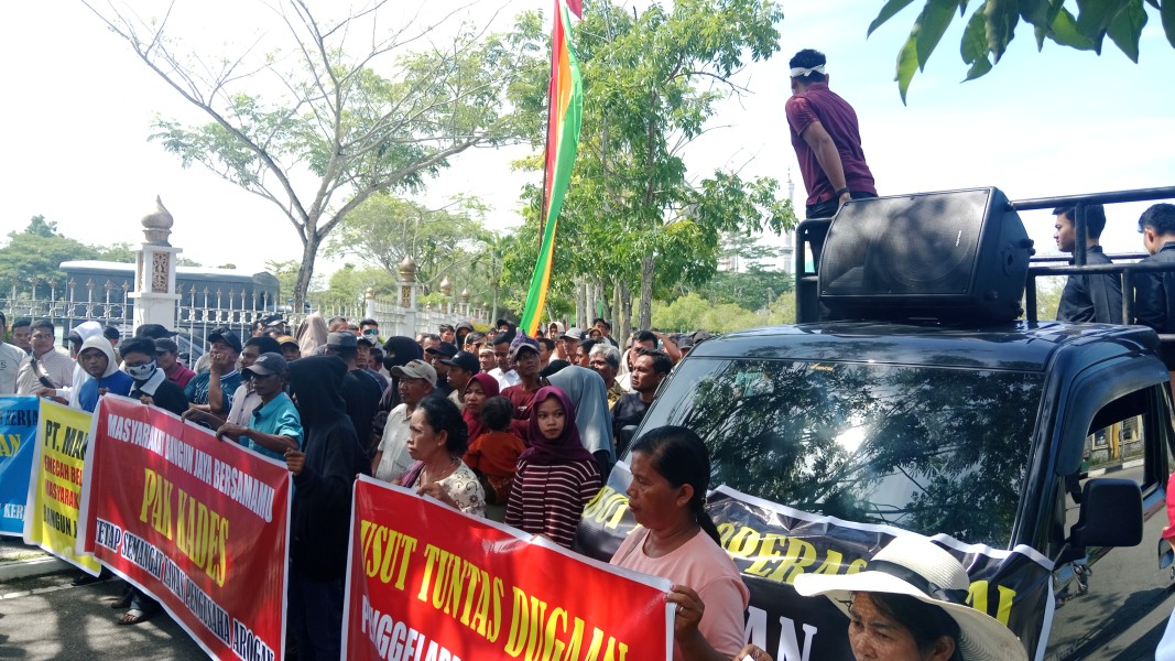 Ratusan Warga Bangun Jaya Geruduk Kantor Bupati Rohul, Tuntut PT MAN Ditutup Dan Diusut