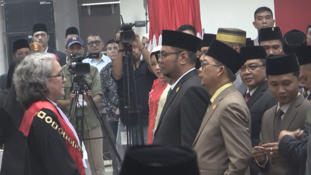 Pimpinan Sementara DPRD Inhil Dilantik