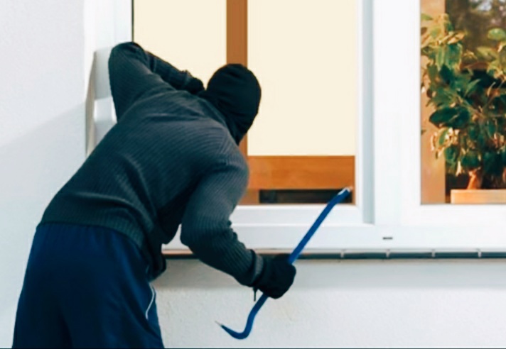 Dua Pria di Rokan Hulu Dibekuk Polisi Usai Gasak Barang Elektronik SMPN 7