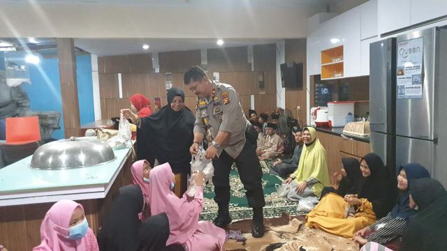 Gelar Jumat Barokah di Rumah, Kapolsek Tapung dan Istri Undang Anak Panti Asuhan