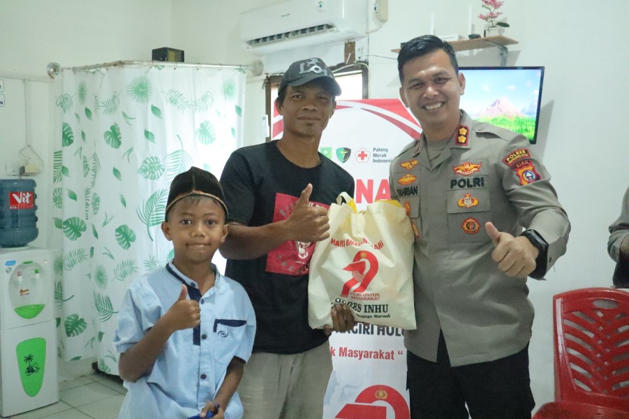 Khitanan Massal dan Pembagian Sembako Warnai Bakti Kesehatan Hari Bhayangkara ke-79 Polres Inhu