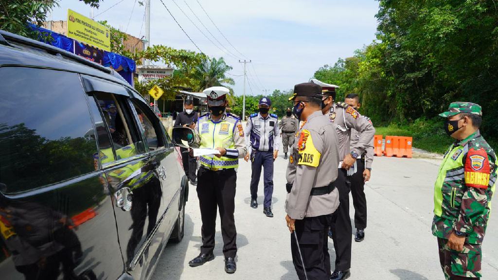 Kapolres Siak AKBP Gunar Pimpin Langsung Giat Posko Penyekatan Mudik 