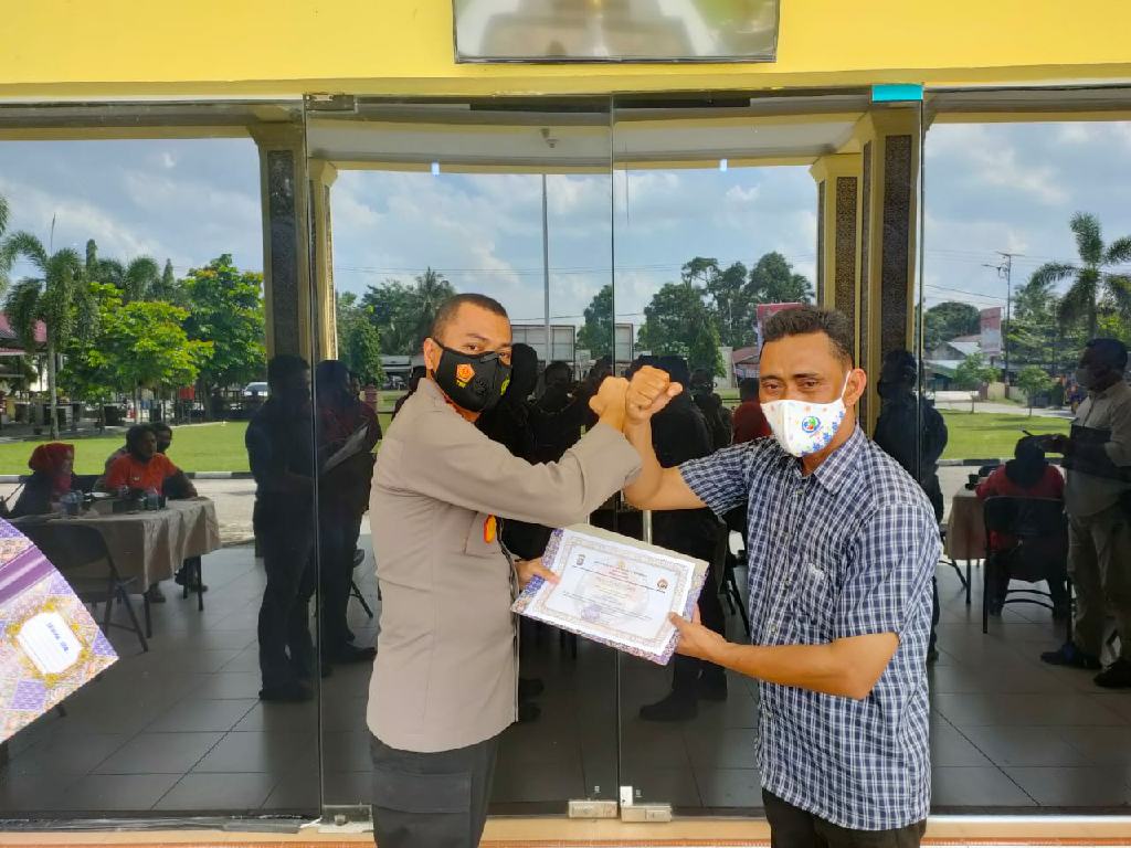 Di HPN 2021, Riaukarya.com Terima Penghargaan dari Kapolres Kampar