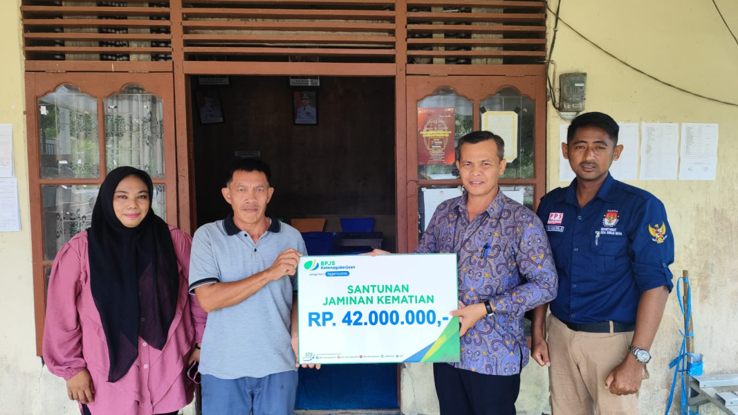 BPJS Ketenagakerjaan Serahkan Santunan JKM kepada Ahli Waris Petani di Desa Sungai Raya Kecamatan Rengat