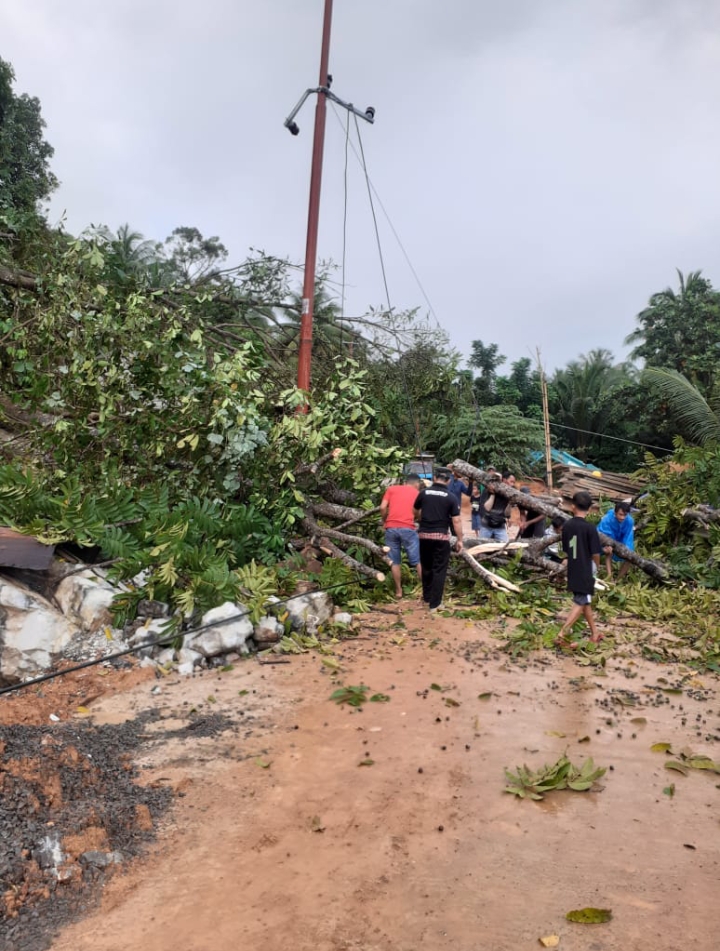Akibat Cuaca Buruk, Tanah Longsor di Serasan Kembali Terjadi