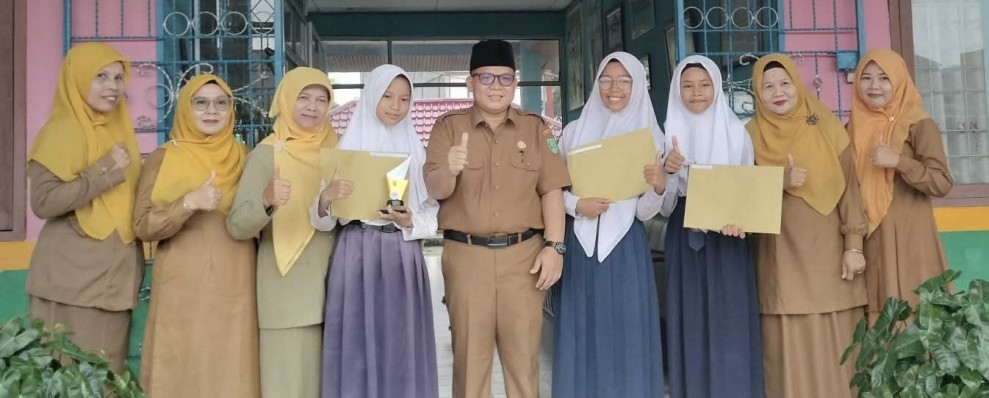 Bukan Sekadar Piala, SMPN 2 Rengat Ukir Prestasi Lewat Nilai dan Semangat