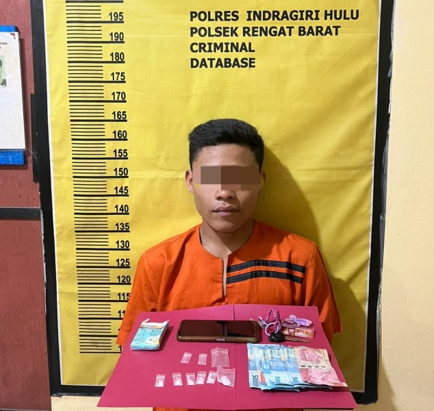 Kedapatan Memiliki Lima Paket Sabu Dalam Kotak Rokok, Bolot Diborgol Polsek Rengat Barat