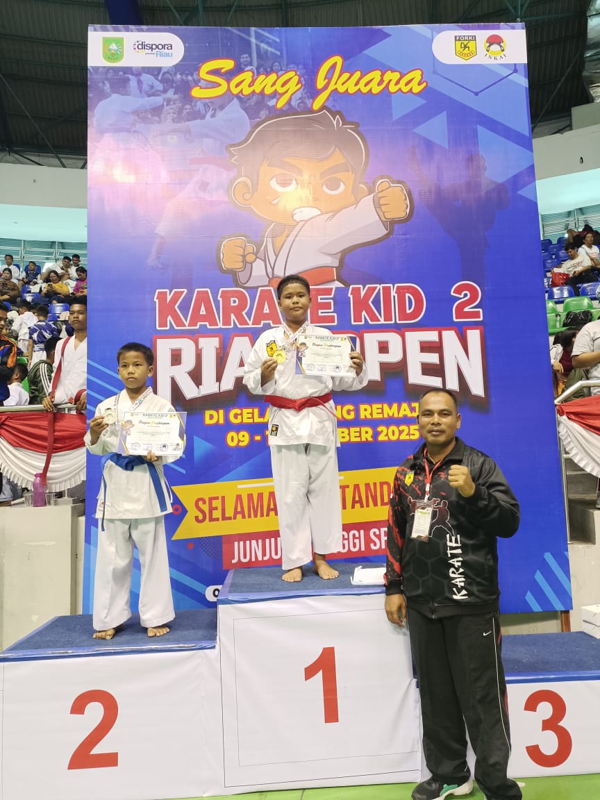 Mantap! Siswa Yayasan SDS/SMPS REY ENGLISH STUDENTS Raih Medali di Kejuaraan Karate Kids 2 Riau 2025