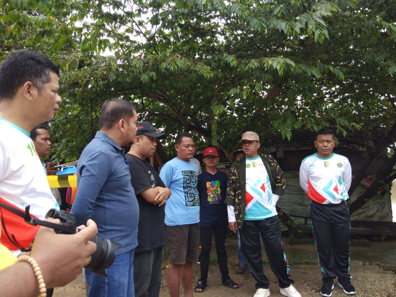 Jembatan Pulau Bungin Ambruk Akibat Hujan Plt Bupati Tinjau Dan Instruksikan PUPR Perbaiki