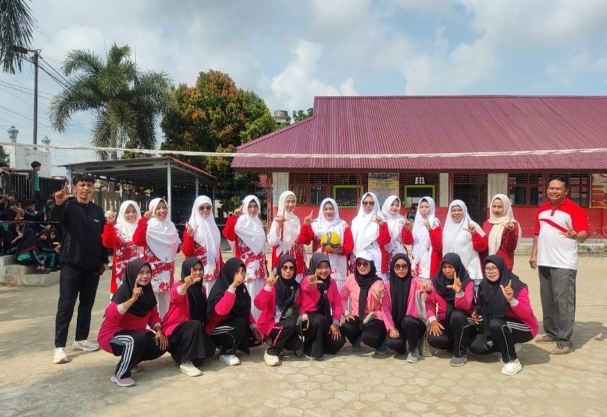 Tingkatkan Sportivitas dan Kebersamaan, Dua Sekolah Dasar di Inhu Gelar Laga Voli Persahabatan