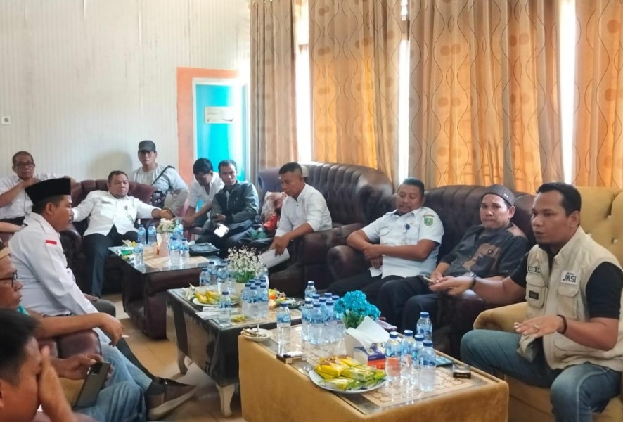 Zulpen Zuhri Paparkan Program JMSI Inhu Jaga Desa di Hadapan Kades Kelayang