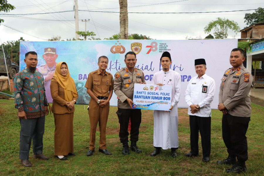 Polres Kuantan Singingi Memberikan Bantuan Sumur Bor Dan Pompa Air Kepada Masyarakat Dalam Rangka HUT Kemerdekaan Republik Indonesia Ke-78