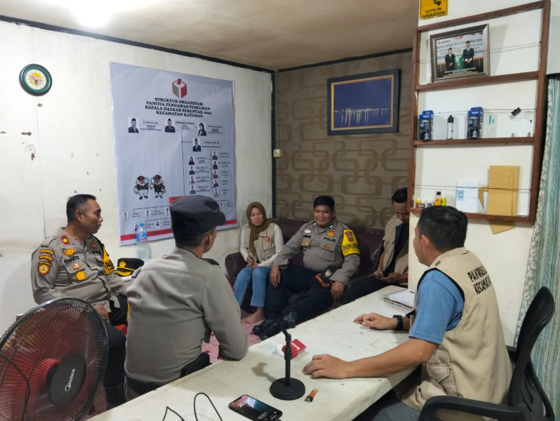 Kapolsek Kateman Tingkatkan Patroli dan Koordinasi dengan Panwaslu untuk Wujudkan Pilkada Damai 2024