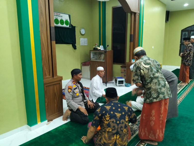 Gencar laksanakan Sholat Berjamaah Keliling, Kapolsek Kateman KOMPOL ERMANTO, S.H., M.H Himbau Masyarakat Kec. Kateman Jaga Sutamtibmas Menjelang Pilkada 2024