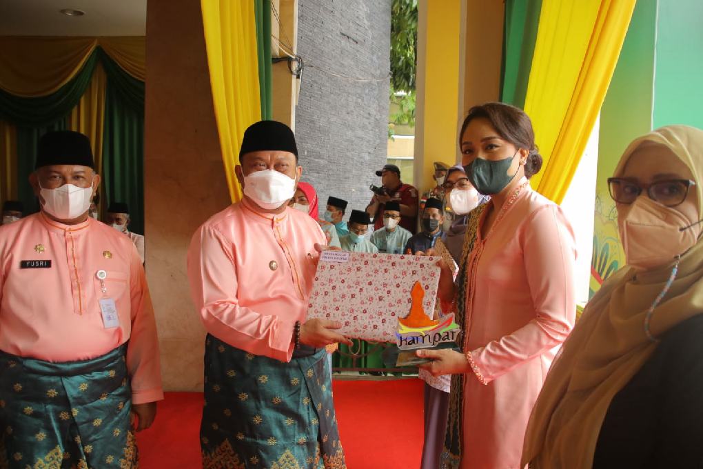 Bhayangkari Cab. Kampar Terima Penghargaan Bidang Pariwisata di Hari Jadi Kab. Kampar ke-72