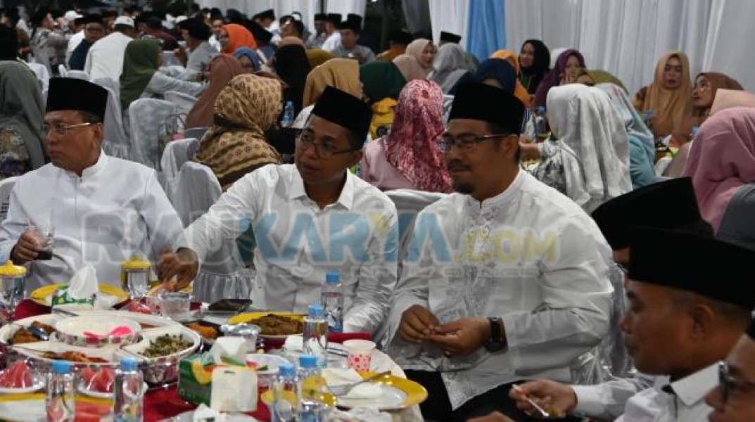 Wakil Ketua III DPRD Rohil Hadiri Syukuran dan Buka Puasa Bersama Bupati - Wakil Bupati