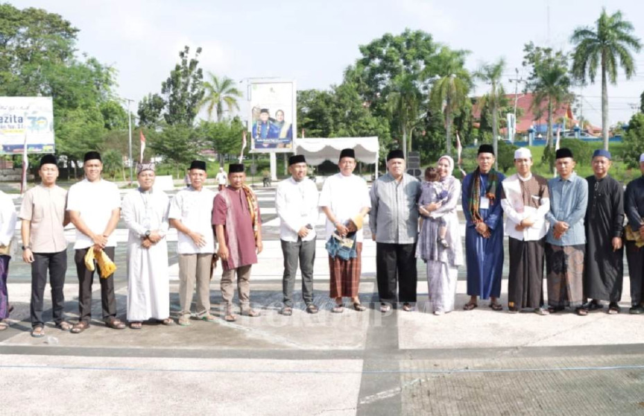 Usai Laksanakan Sholat Idul Adha, Bupati Rezita Tinjau Pelaksanaan Penyembelihan Hewan Kurban