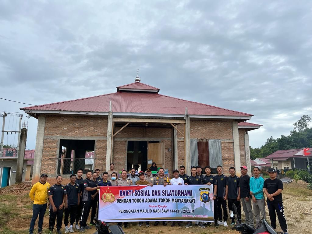 Peringati Maulid Nabi Muhammad Saw 1444 H / 2022 Polres Kuansing Bakti Sosial Serta Silaturahmi Deng