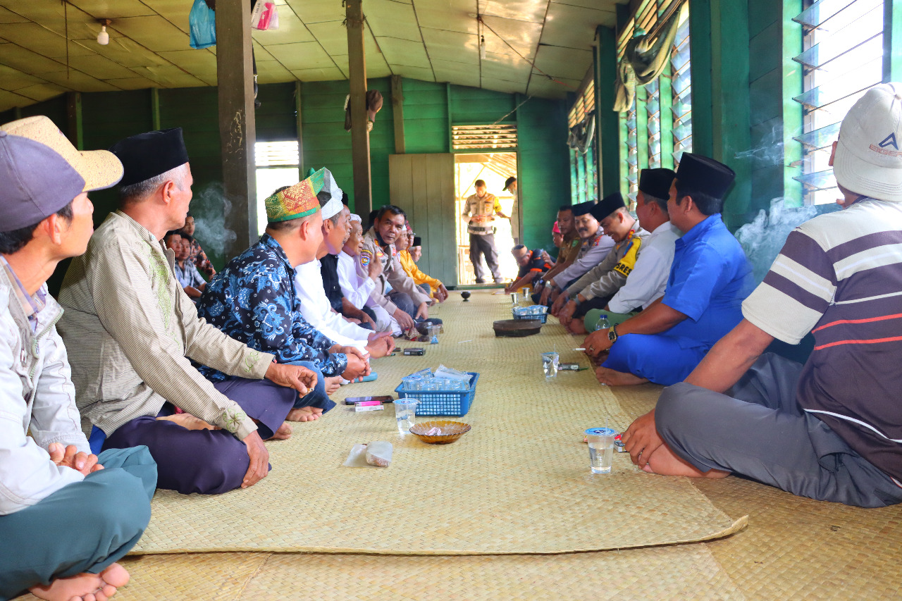Kapolres Inhu Do'a Bersama Dengan Pemuka Adat Talang Mamak