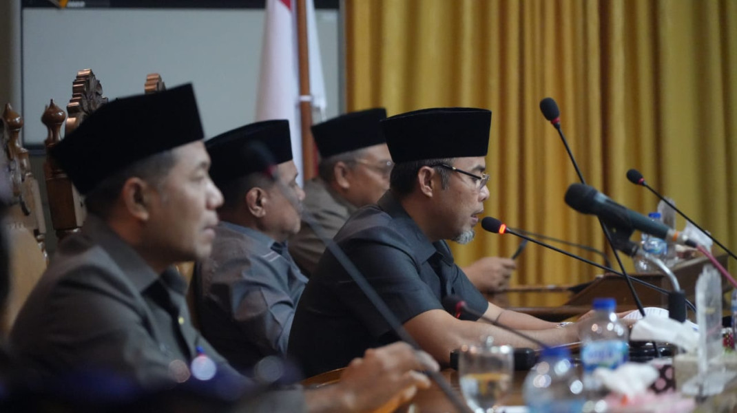 Sikapi Pandangan Fraksi  Bupati Apresiasi Kritikan Dan Saran DPRD Kuansing