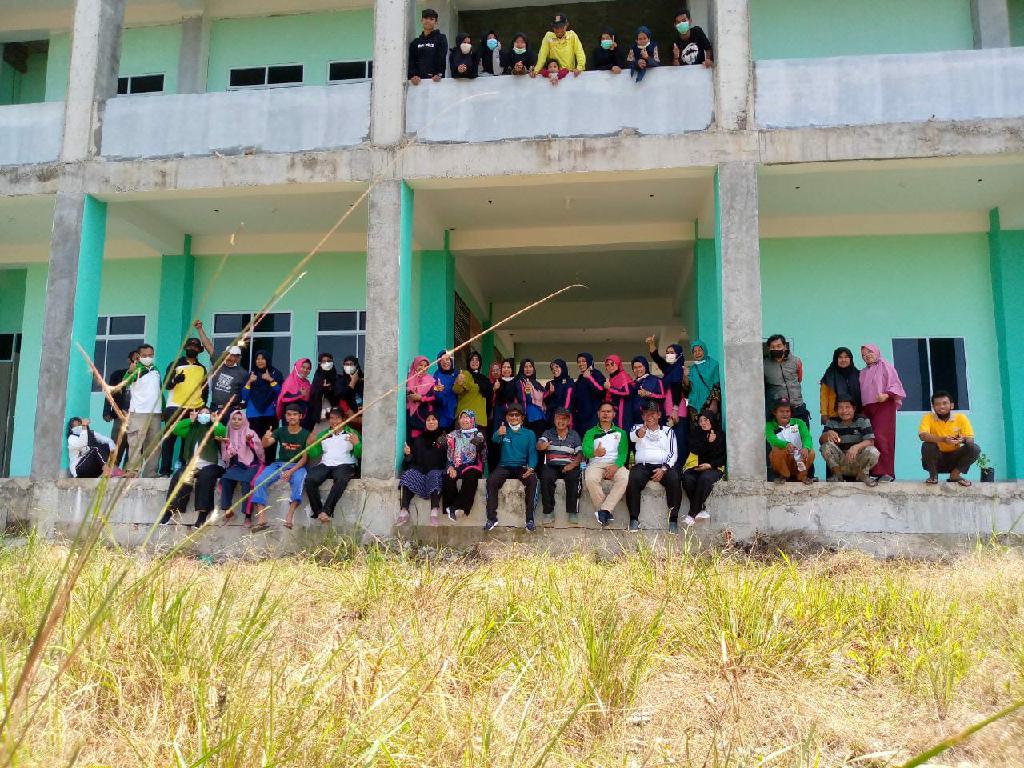 Guru dan Karyawan SMK Muhammadiah 2 Pekanbaru Lakukan Goro Bersama 