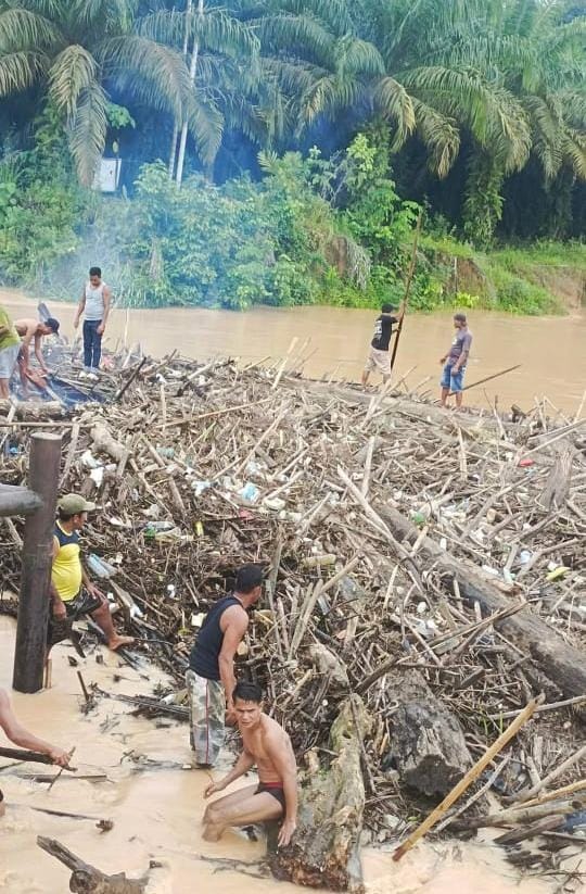 Jembatan Desa Beligan Hanyut, Warga Bergotong Royong Perbaiki Akses yang Terputus