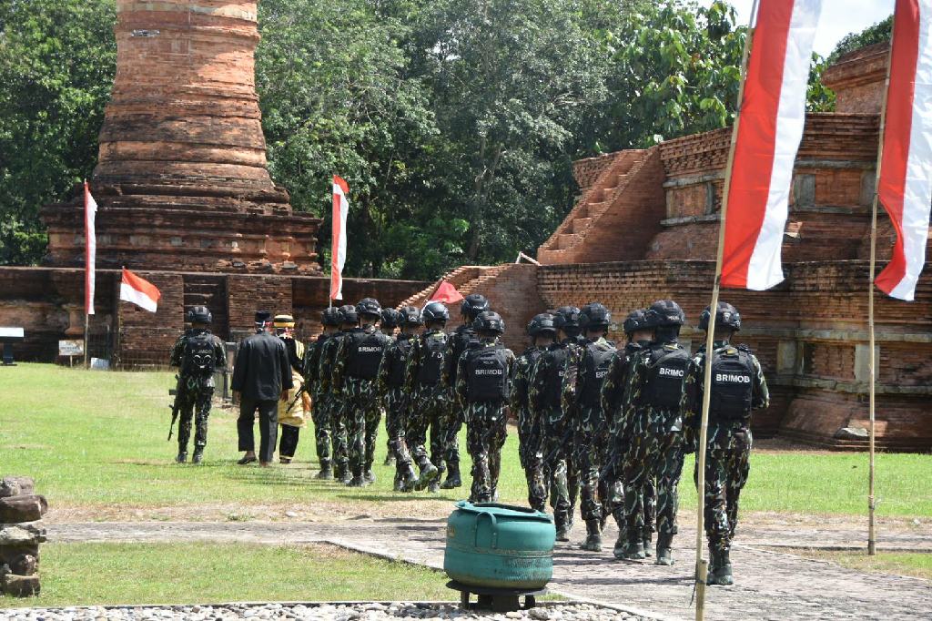 Sucikan Pataka Satya Cakti Yanottama, Brimob Riau Ambil Air Suci dari Candi Muara Takus