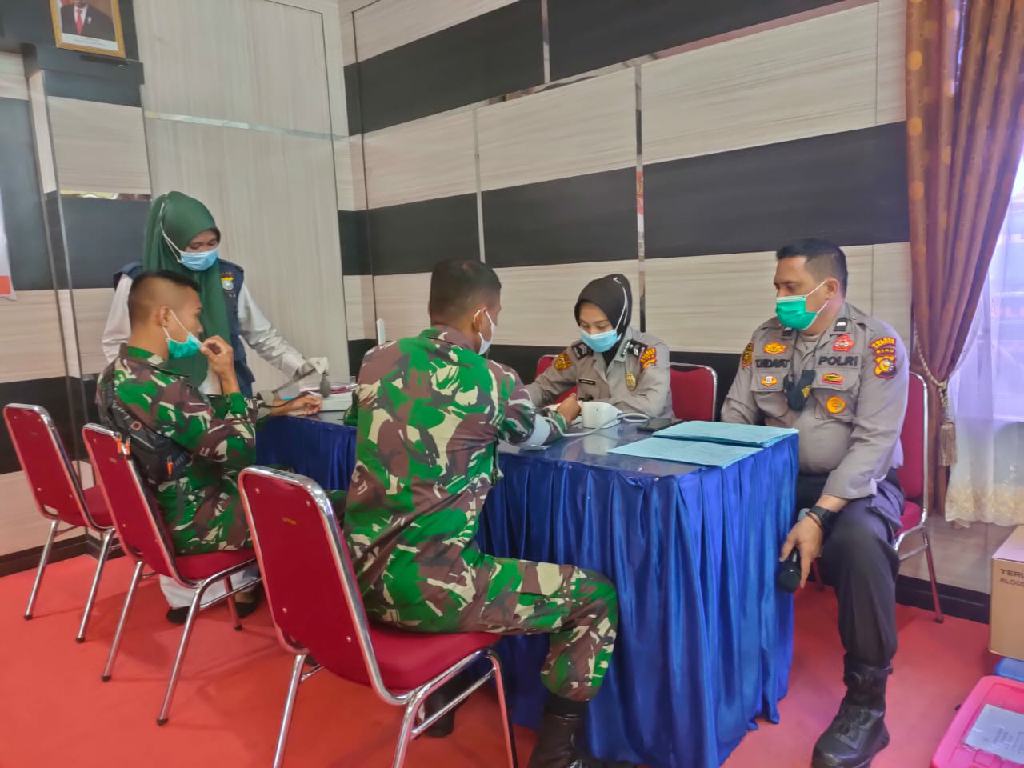 Ratusan Personel Polres Kampar dan Anggota TNI Ikuti Donor Darah Jelang Hari Bhayangkara ke-75