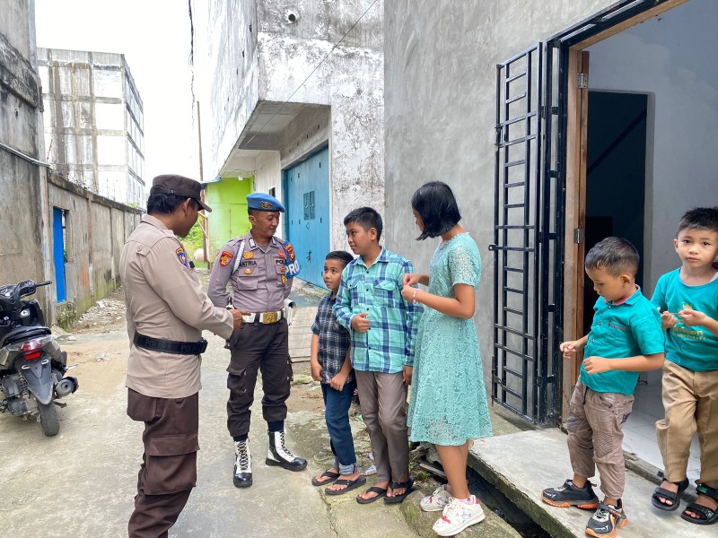 Program Minggu Kasih, Polsek Kateman Hadirkan Rasa Aman di Tengah Ibadah Jemaat