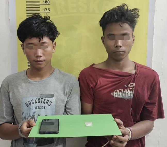 Tersungkur Dalam Parit, Dua Pemuda Bawa Sabu Dibekuk Polsek Batang Gansal