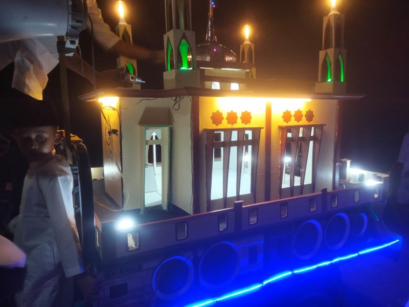 Gerobak Hias Meriahkan Pawai Takbiran Menyambut Hari Raya Idul Fitri di Kecamatan Kateman