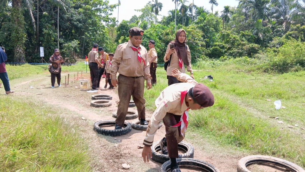 Tangguh di Alam Terbuka, SDN 007 Sekip Hulu Bersinar di Lomba Lintas Alam HUT Pramuka ke-64