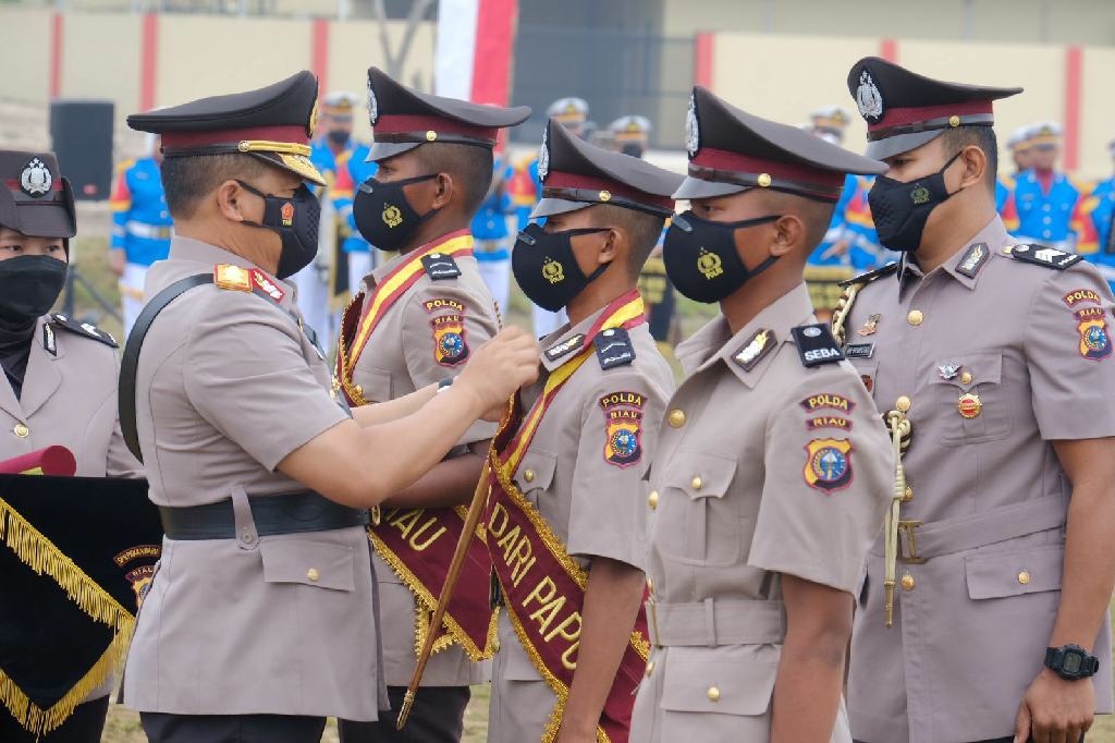 Kapolda Riau Lantik 449 Bintara Polisi Lulusan SPN Polda Riau T.A. 2021