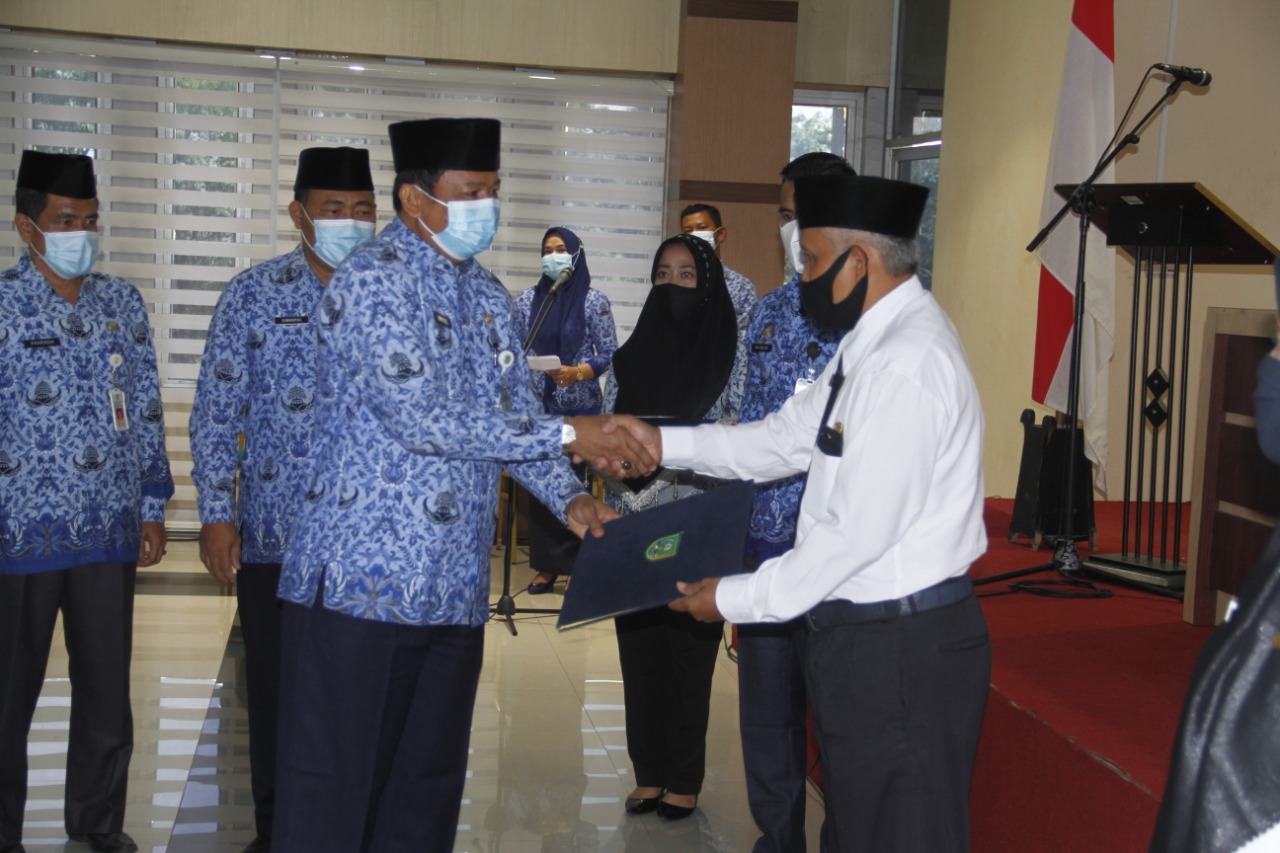 Bertempat di Auditorium H. Yopi Arianto, Plh Bupati Inhu Hendrizal Serahkan SK Pengangkatan 121 PPPK