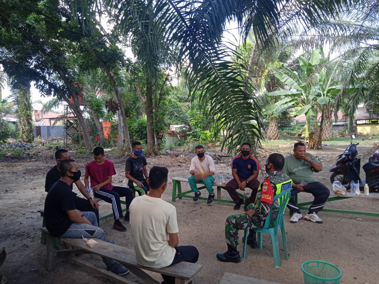 Kodim 0302/Inhu Melaui Koramil 05/Peranap Sosialisasi Kepada Warga Wajib Gunakan Masker