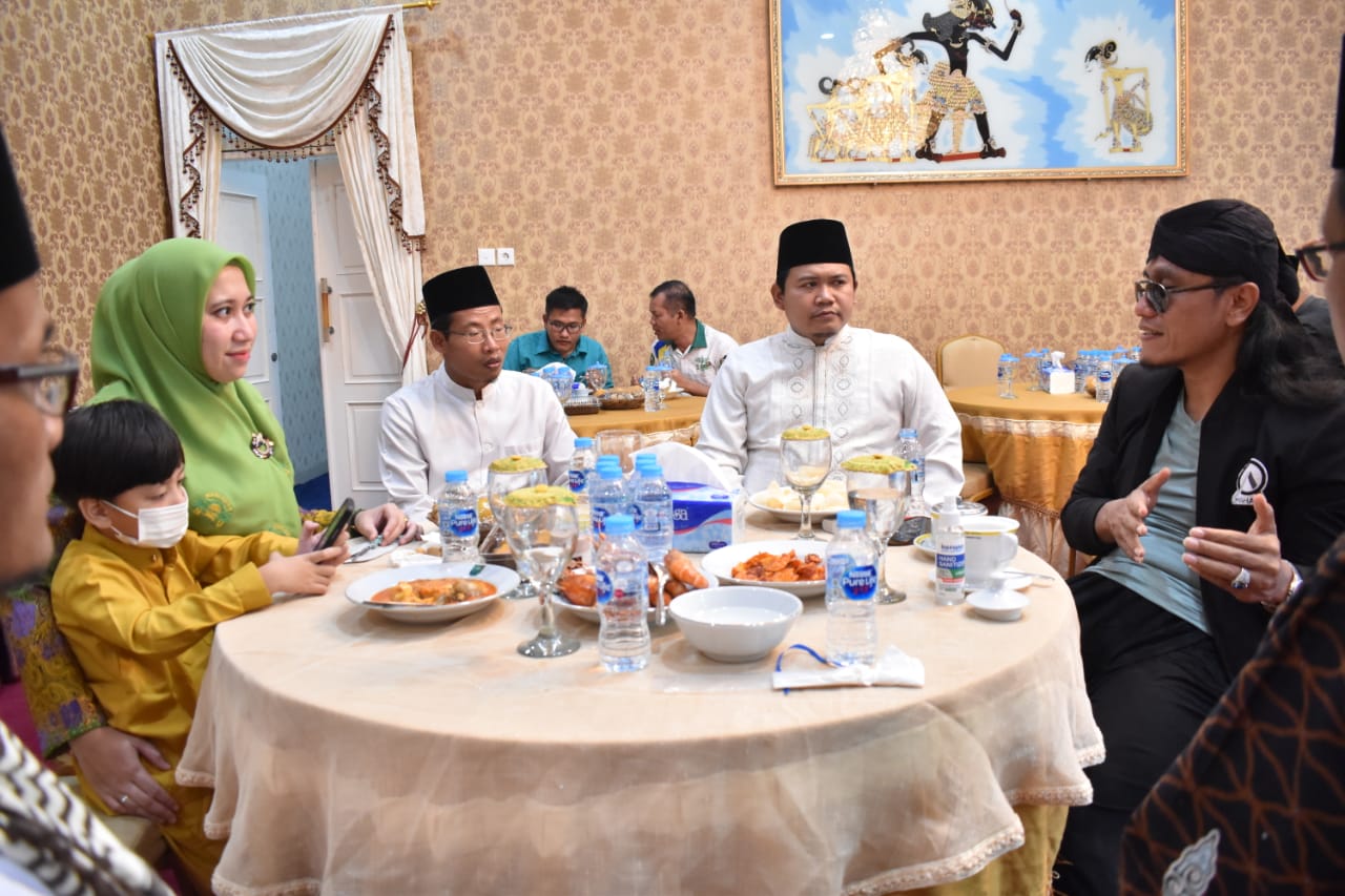 Gus Miftah Silaturahmi dengan Bupati Inhu, Rezita Meylani Yopi