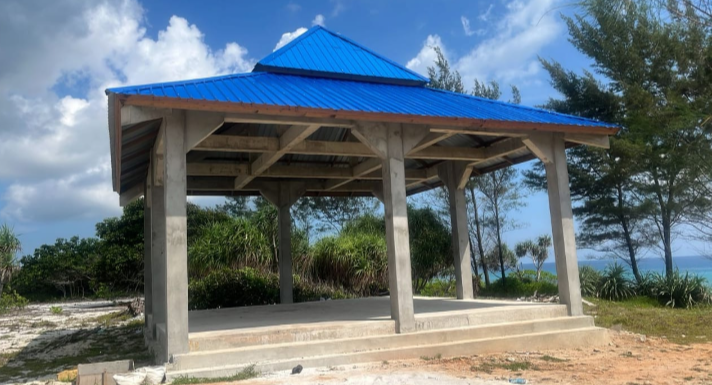 Viral! Gazebo Rp250 Juta di Pantai Sisi Serasan: Mewah atau Asal Jadi?