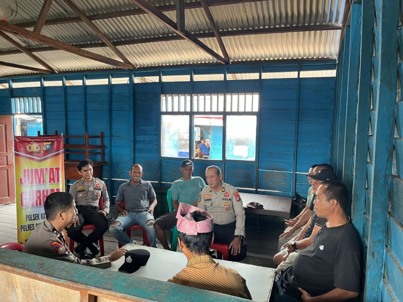 Polsek Kateman Gelar Jum’at Curhat Bersama Buruh Pelabuhan, Perkuat Sinergi Jelang Ramadhan