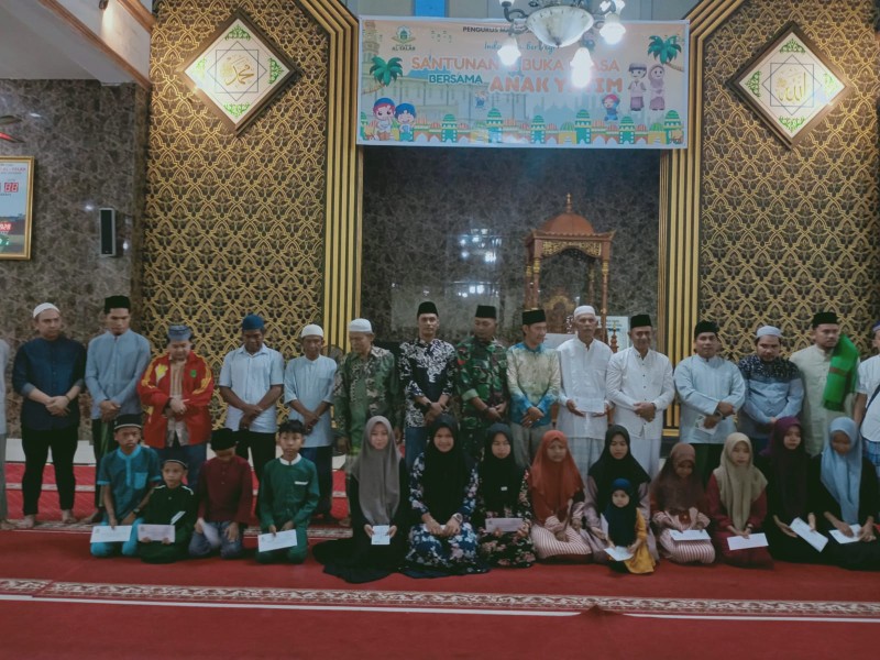 Masjid Besar Al-Falah Sungai Guntung Salurkan Bantuan kepada 172 Anak Yatim