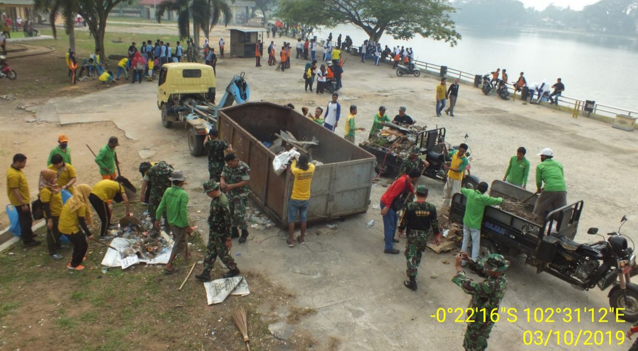 TNI Bersama Lapisan Masyarakat  Goro Areal Danau Raja