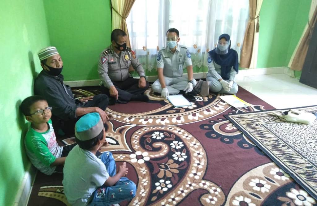 Jasa Raharja Rengat Serahkan Santunan Kepada Ahli Waris Korban Kecelakaan di Pasir Penyu