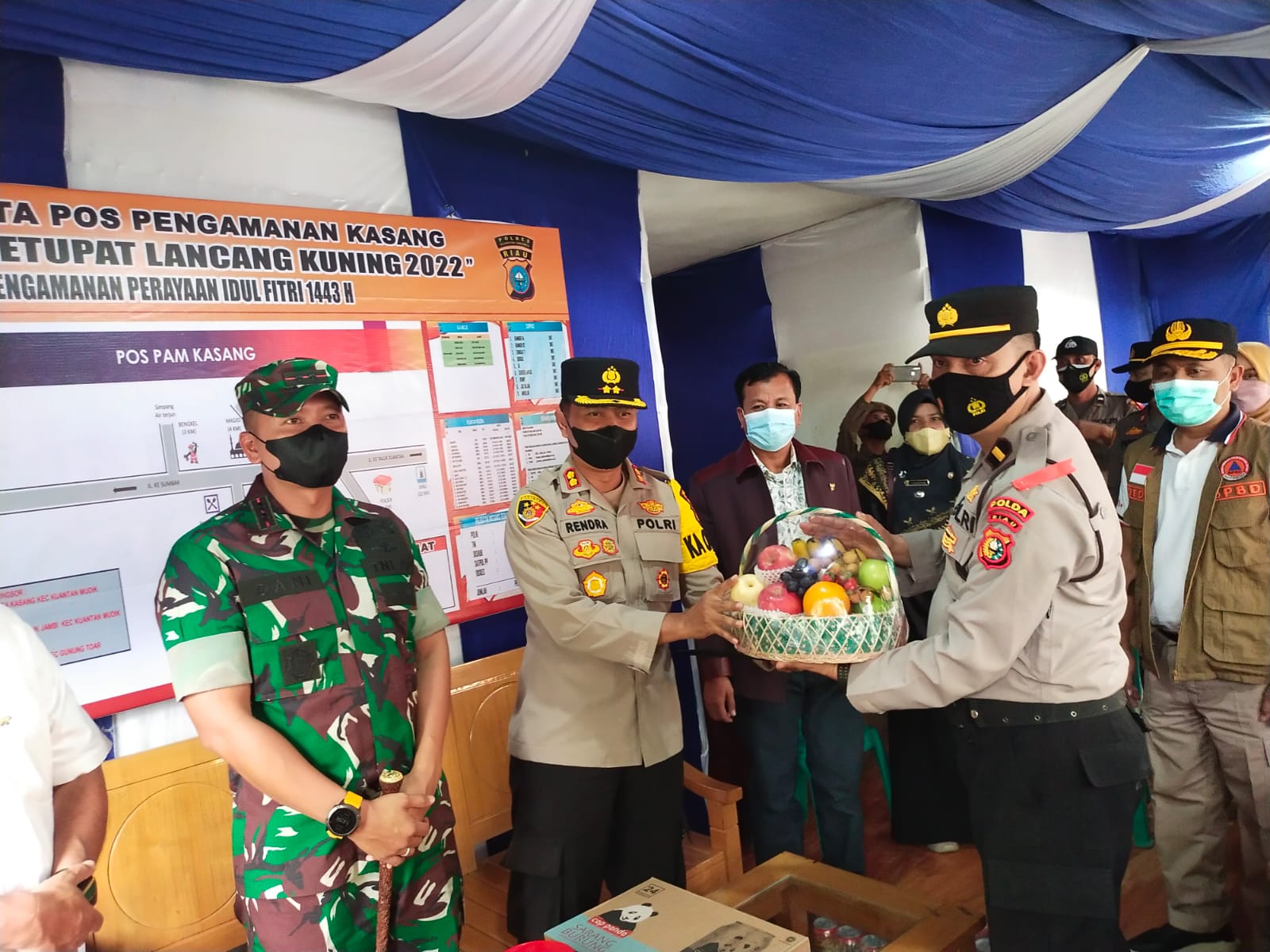 Kapolres dan Forkopimda Kunjungi Pos dan Serahkan Bingkisan Untuk Petugas